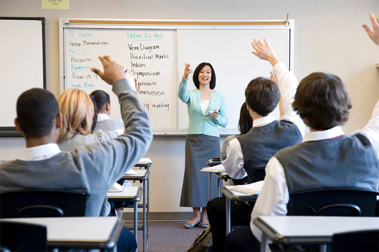 基于YOLOv8深度学习的智慧课堂学生注意力集中检测与语音提示系统(PyQt5界面+数据集+训练代码)